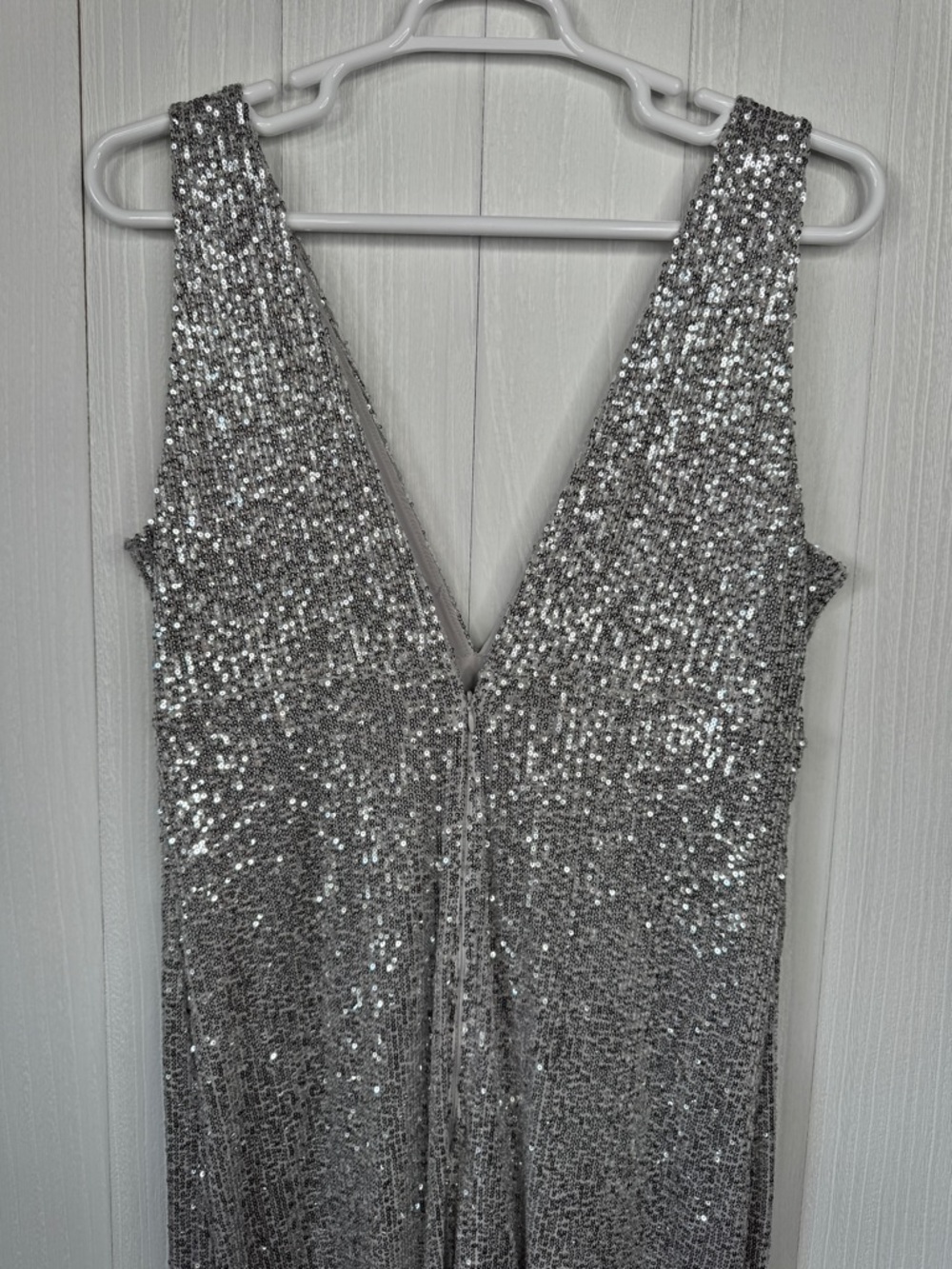 Abercrombie & Fitch Silver Sequin Plunge V-Neck Midi Dress - Picture 6 of 9